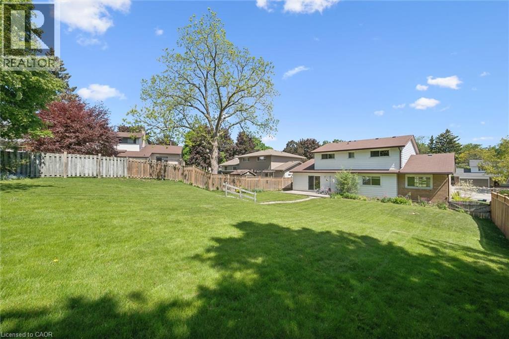 15 CLOVERDALE Crescent - 36