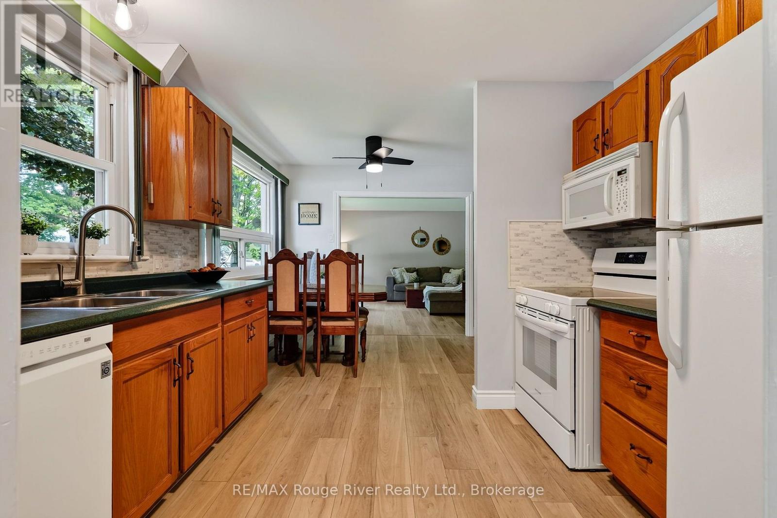 100 KING STREET E - 12