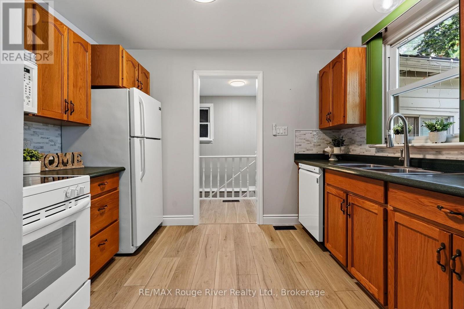 100 KING STREET E - 13