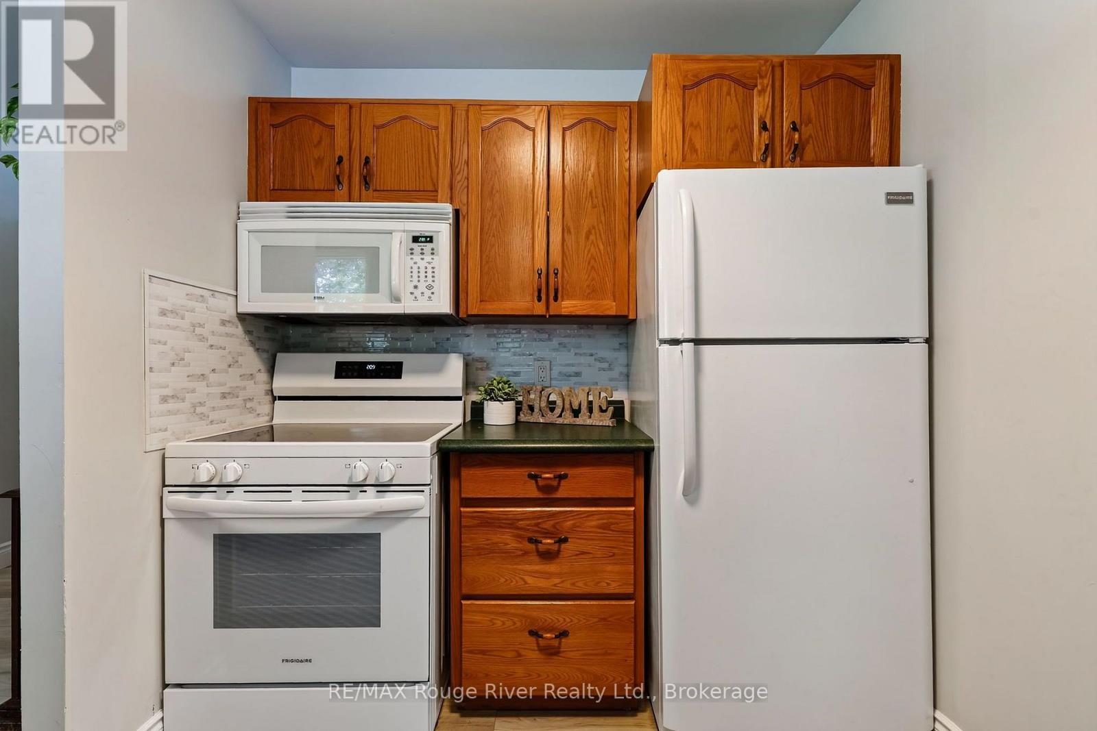 100 KING STREET E - 14