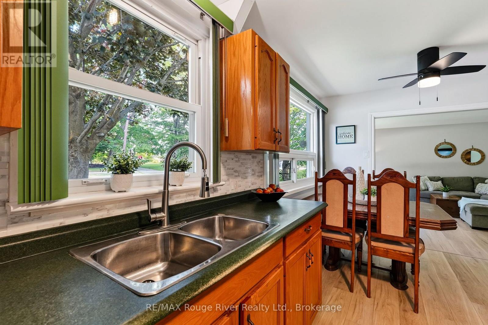 100 KING STREET E - 15