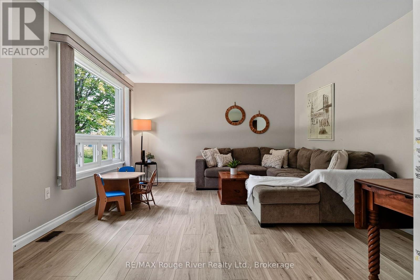 100 KING STREET E - 21