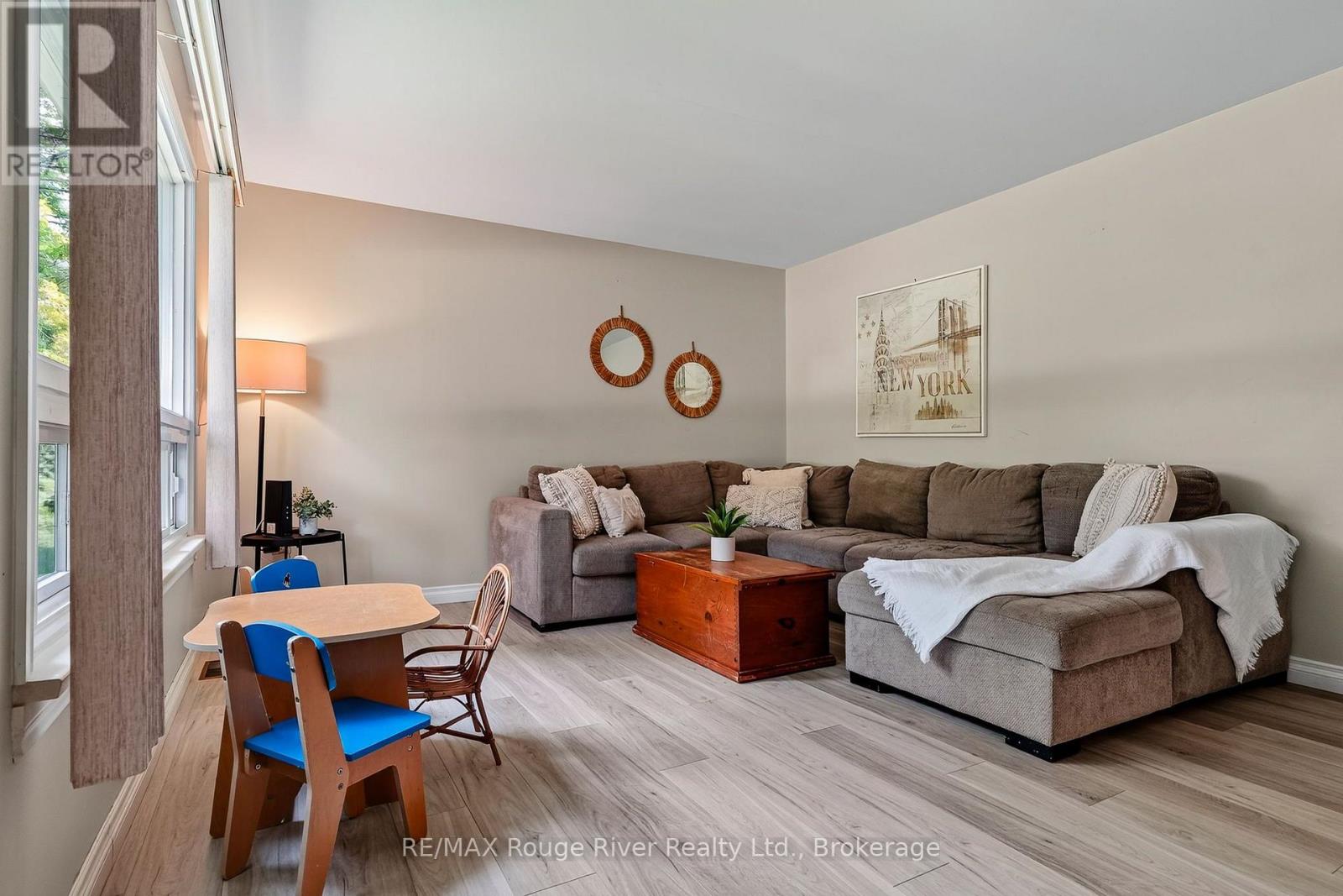 100 KING STREET E - 22