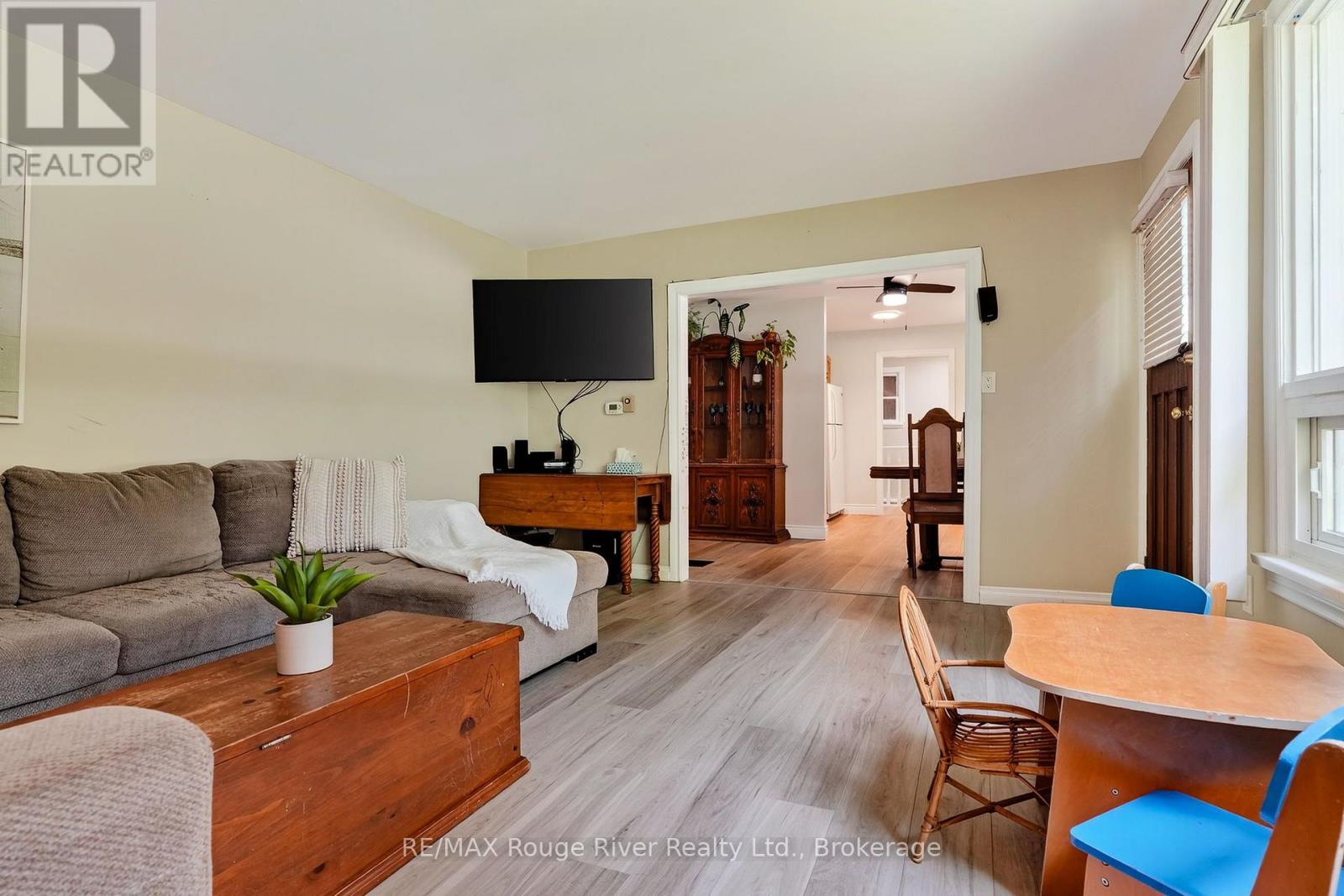 100 KING STREET E - 23