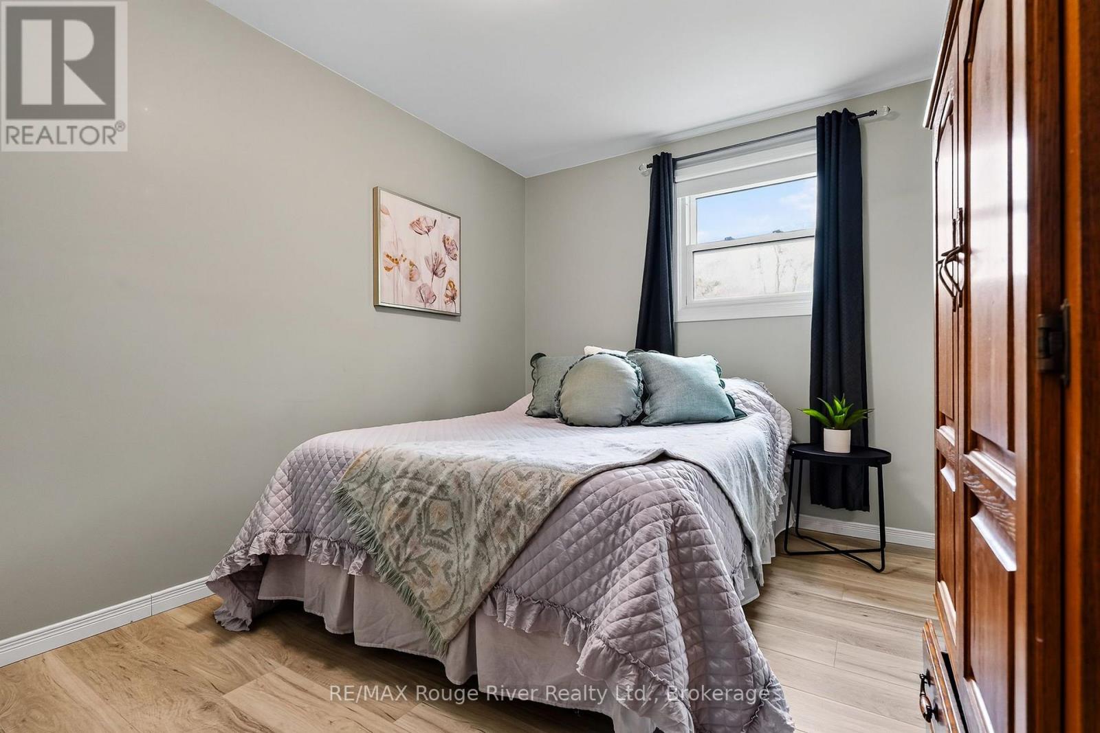 100 KING STREET E - 25