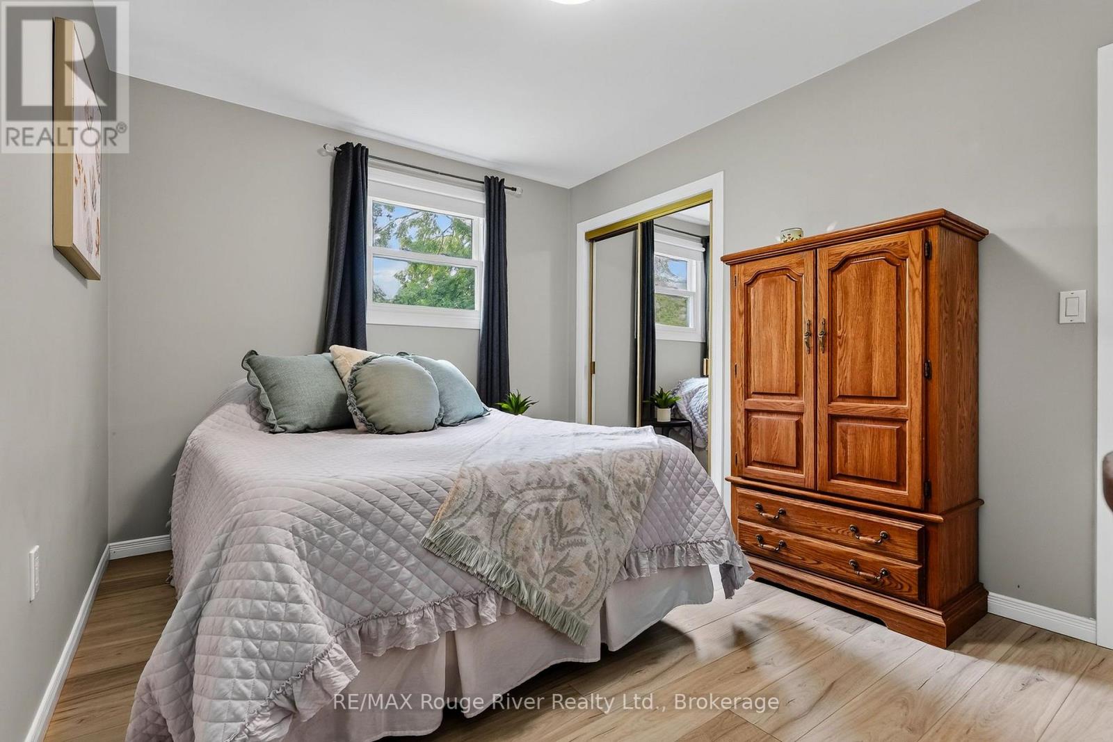 100 KING STREET E - 26