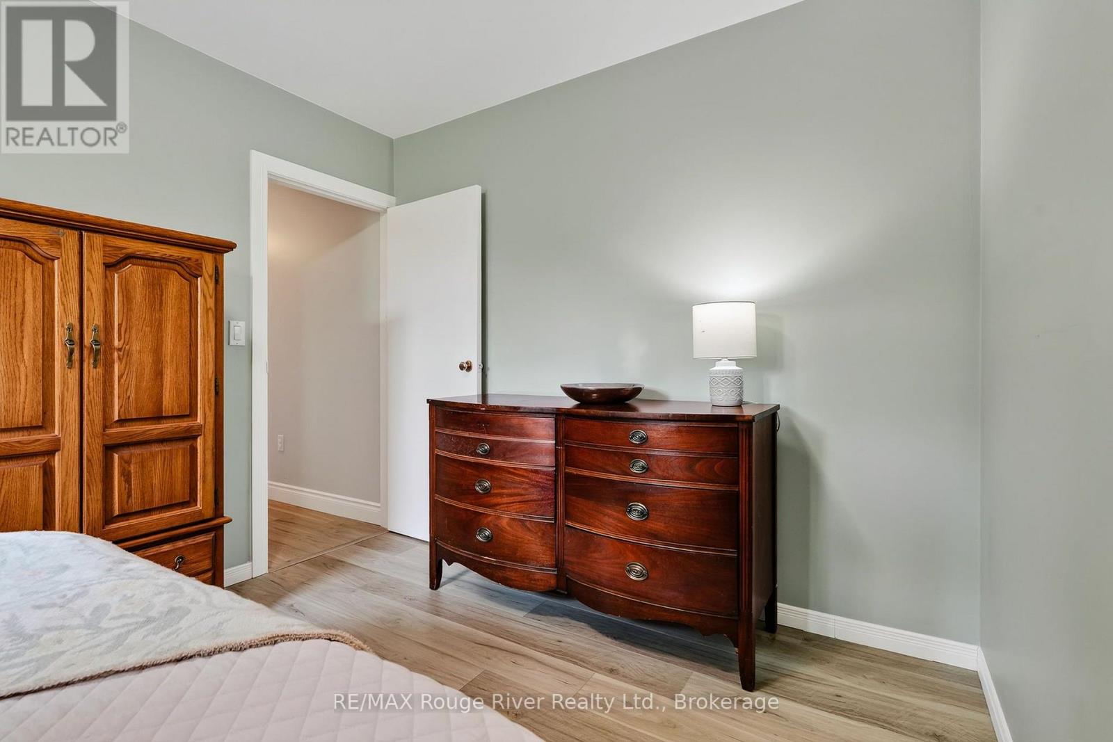 100 KING STREET E - 27