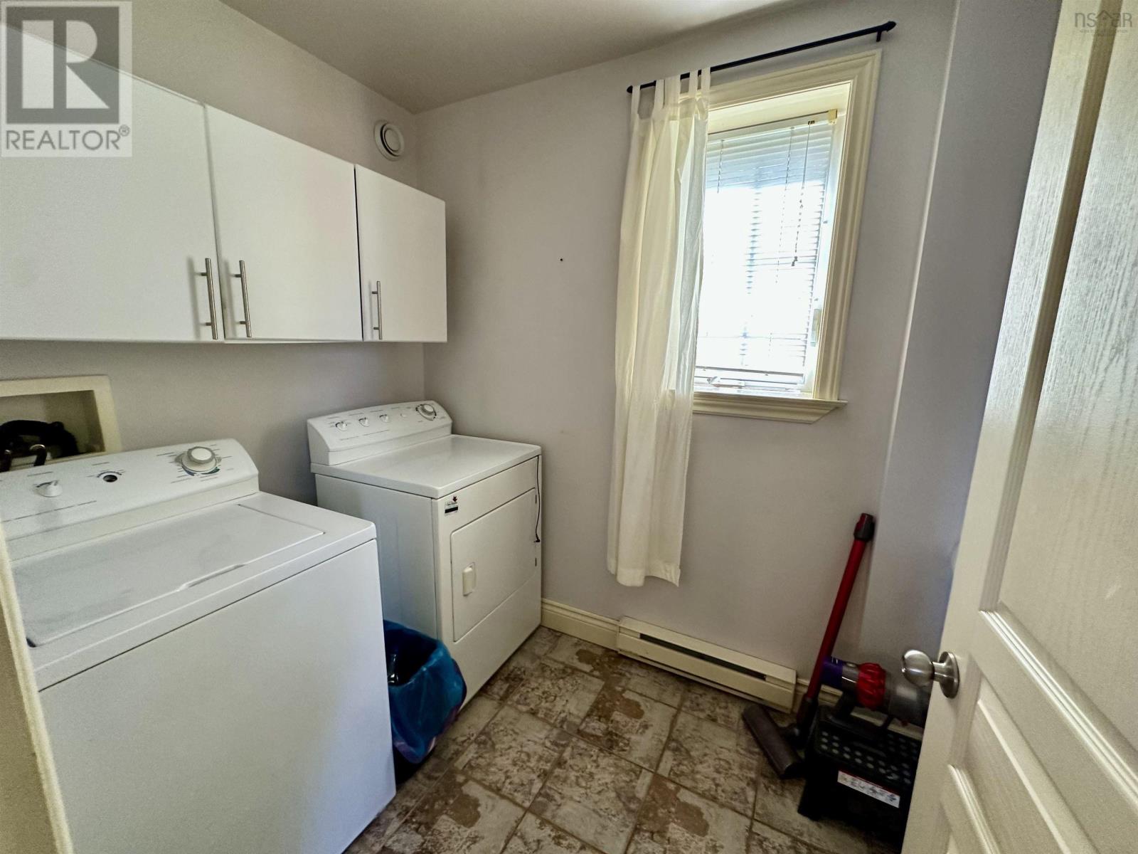 17 MacQuarrie Drive - 18