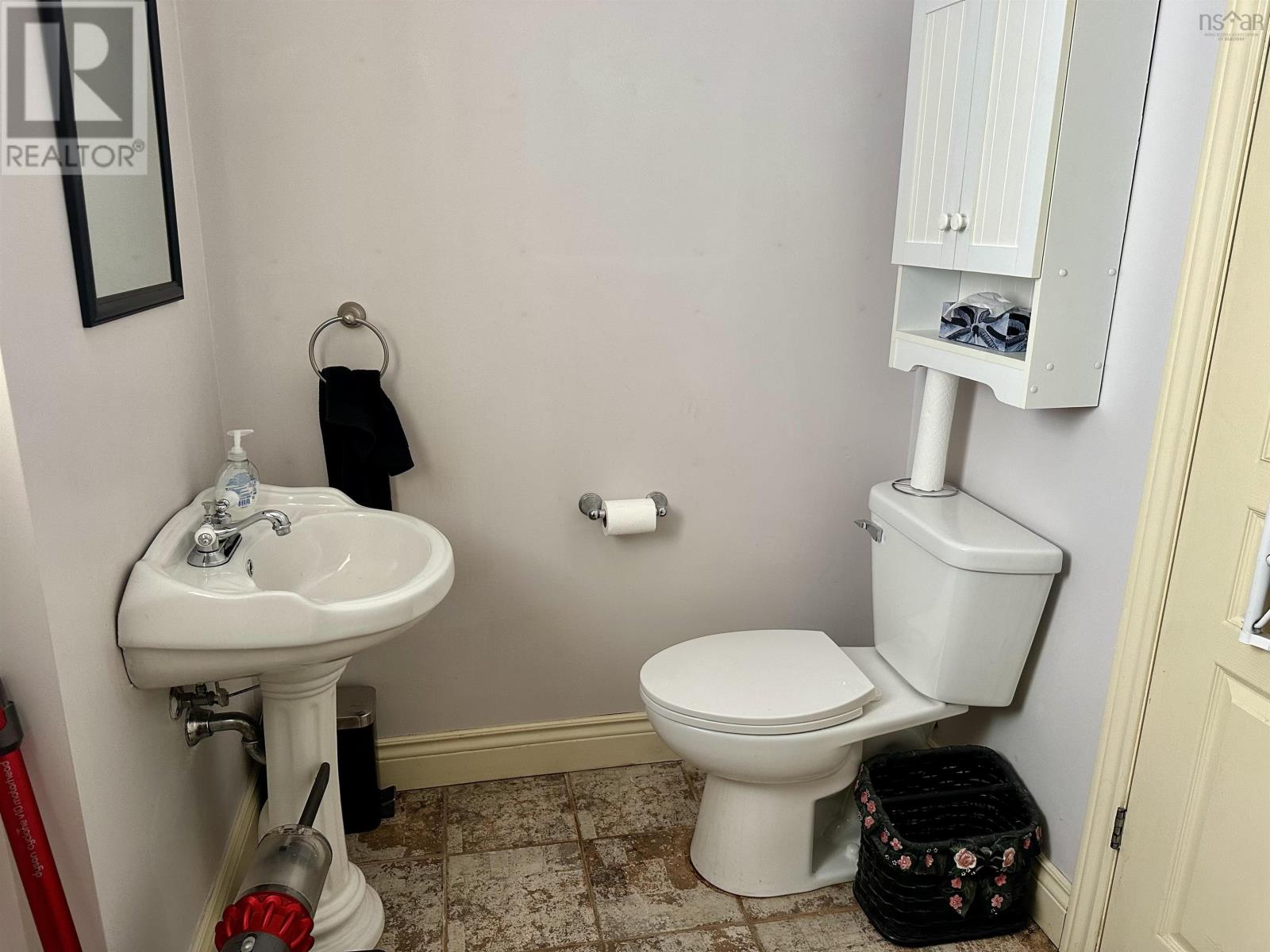 17 MacQuarrie Drive - 17