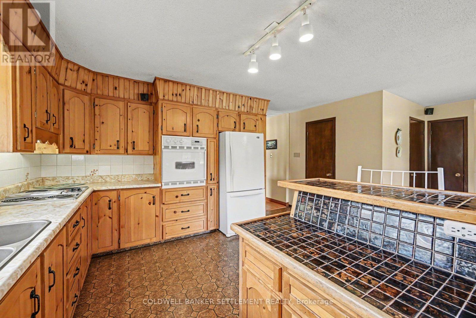 343 ENNIS ROAD - 21