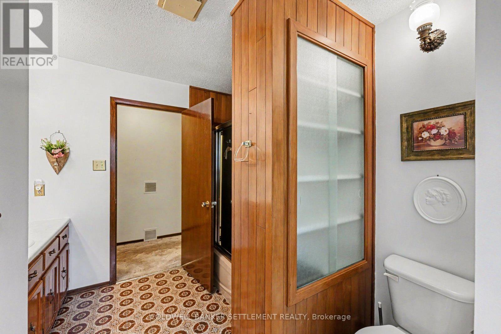 343 ENNIS ROAD - 35