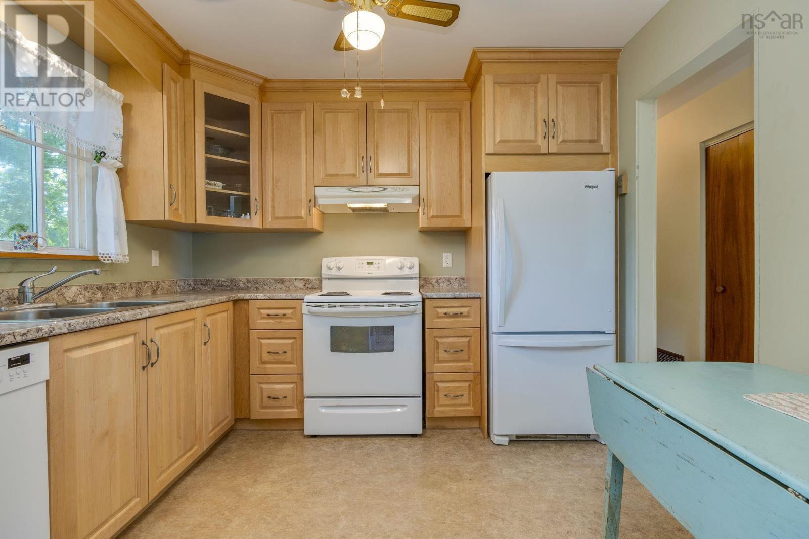 2 Elmwood Drive - 14