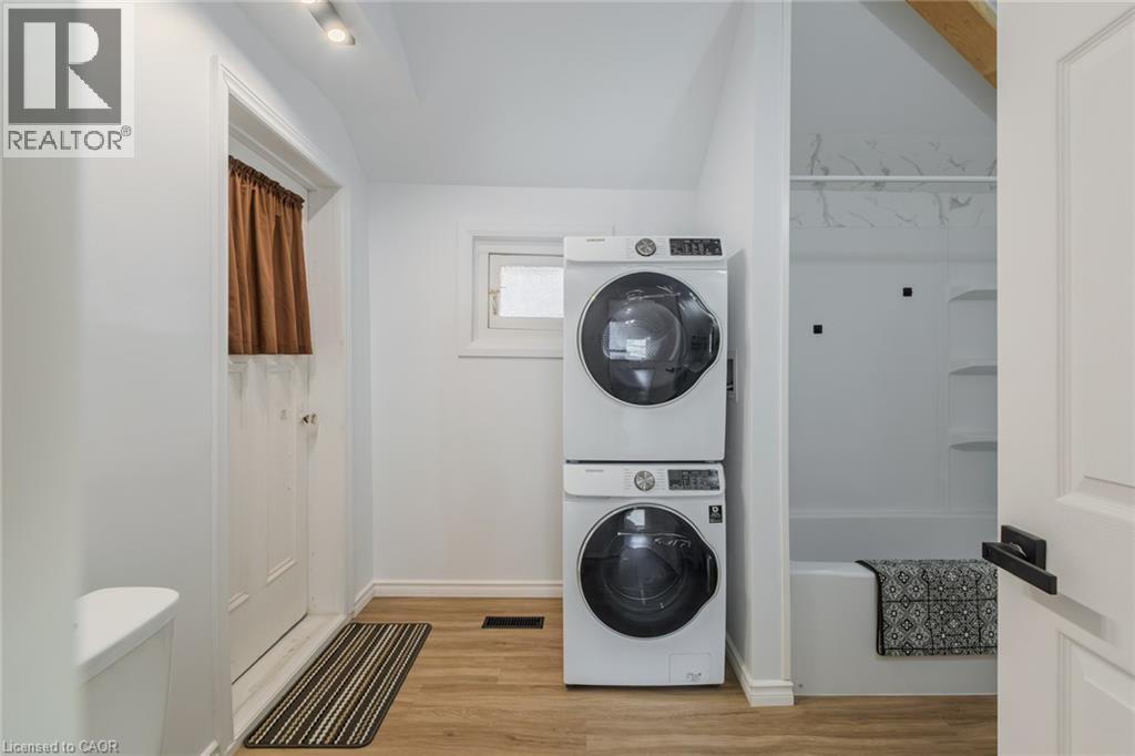 241 TALBOT Street S - Image 15