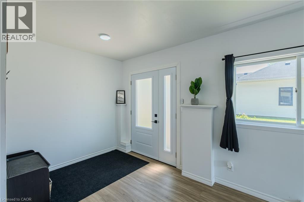 241 TALBOT Street S - Image 4