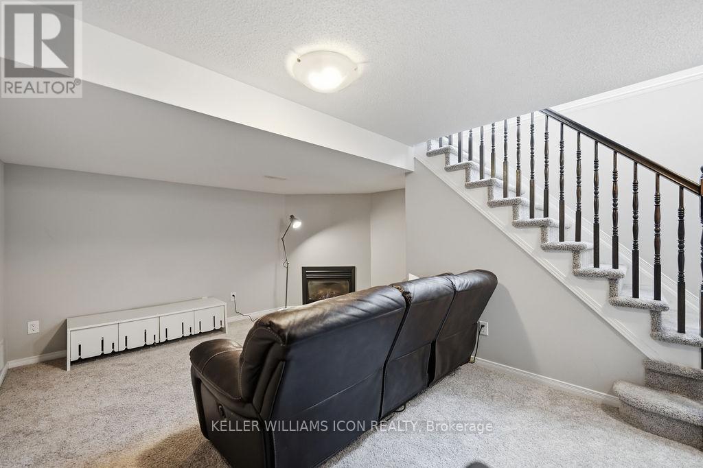 493 ASHBOURNE CRESCENT - 31