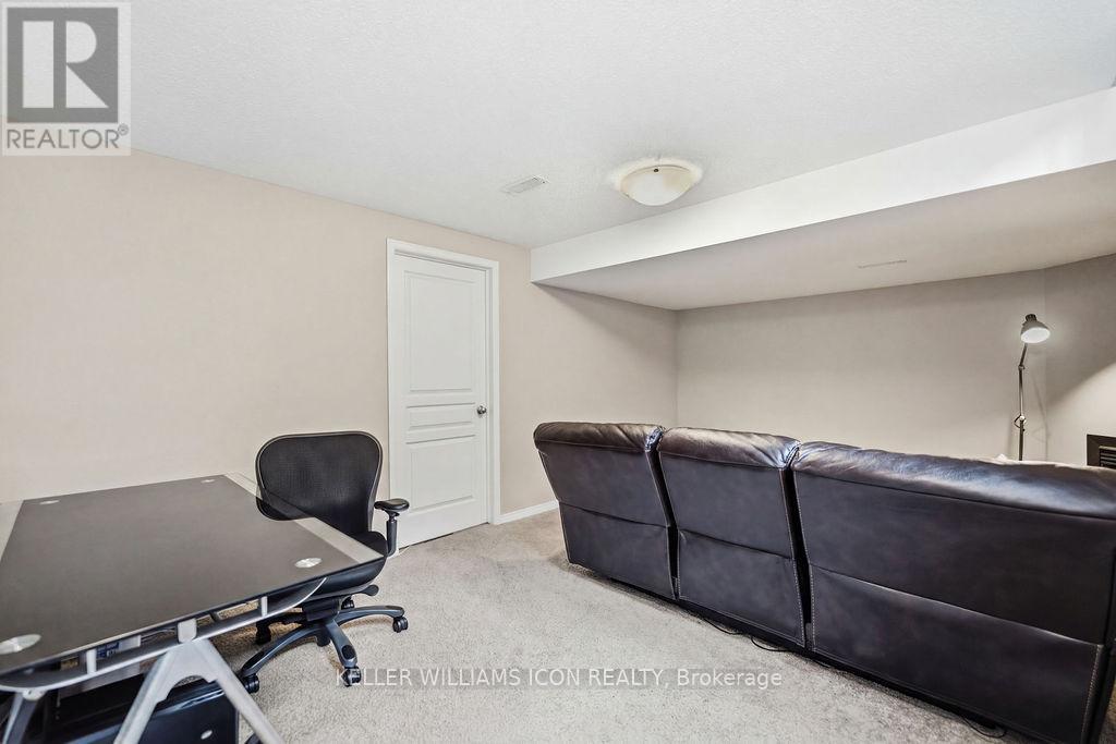 493 ASHBOURNE CRESCENT - 32