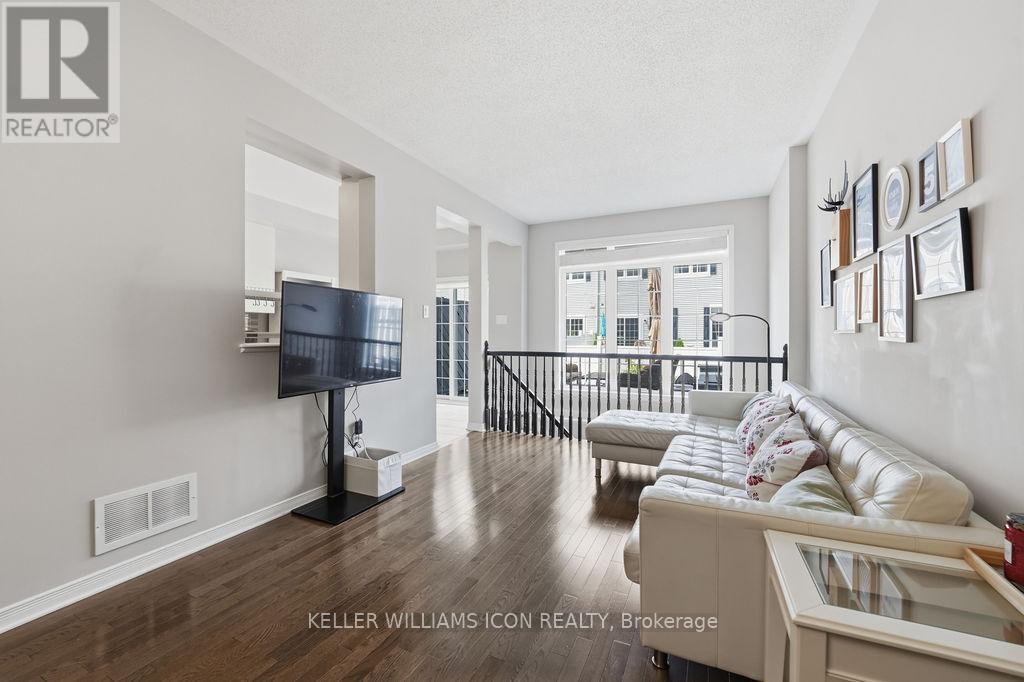 493 ASHBOURNE CRESCENT - 9