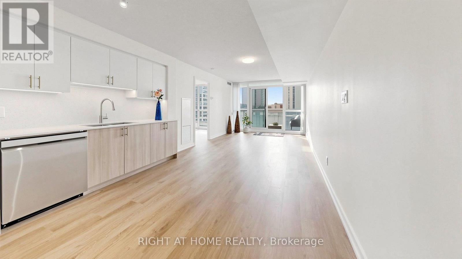 #609 33 BAY STREET - 11