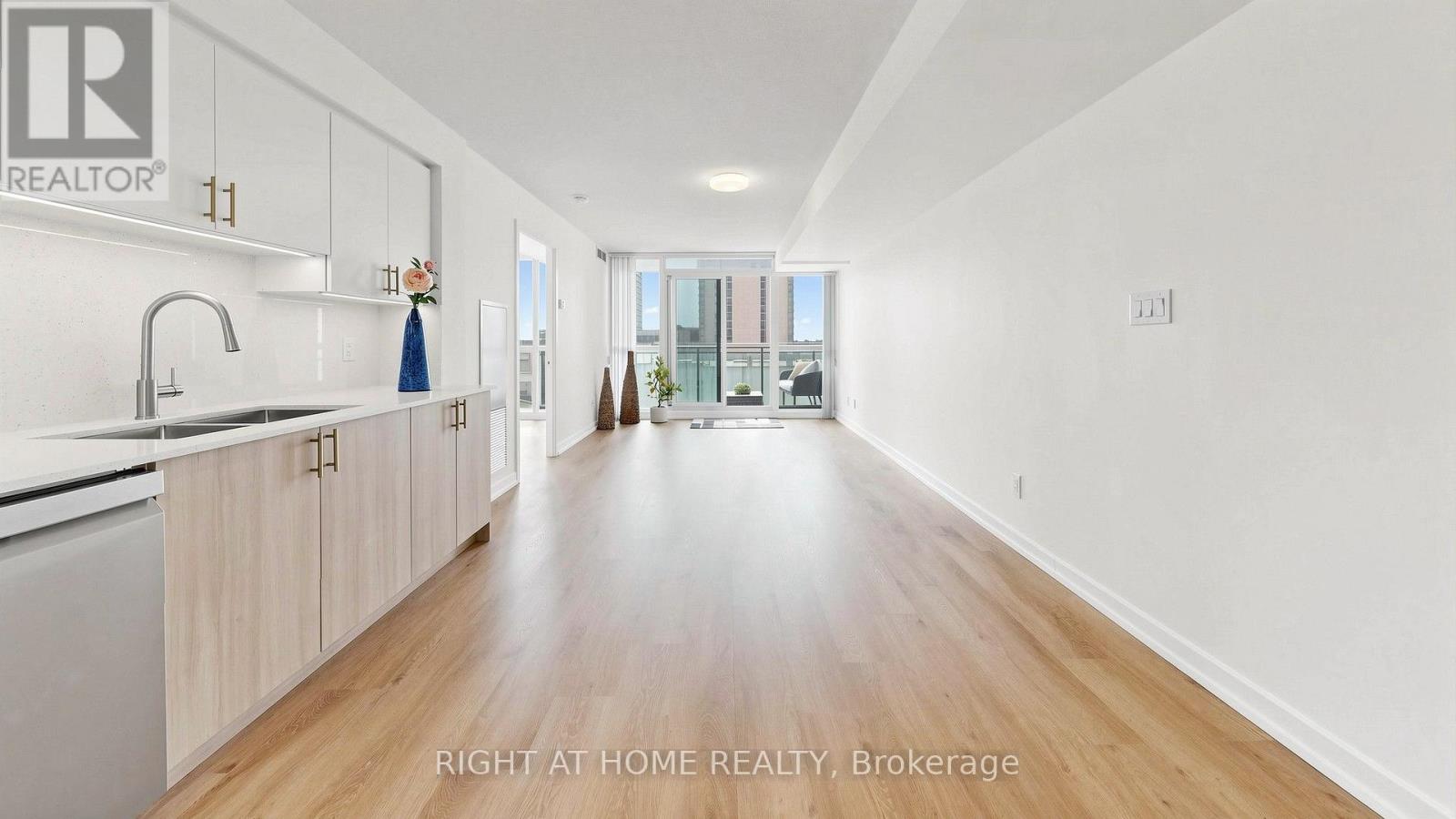 #609 33 BAY STREET - 12