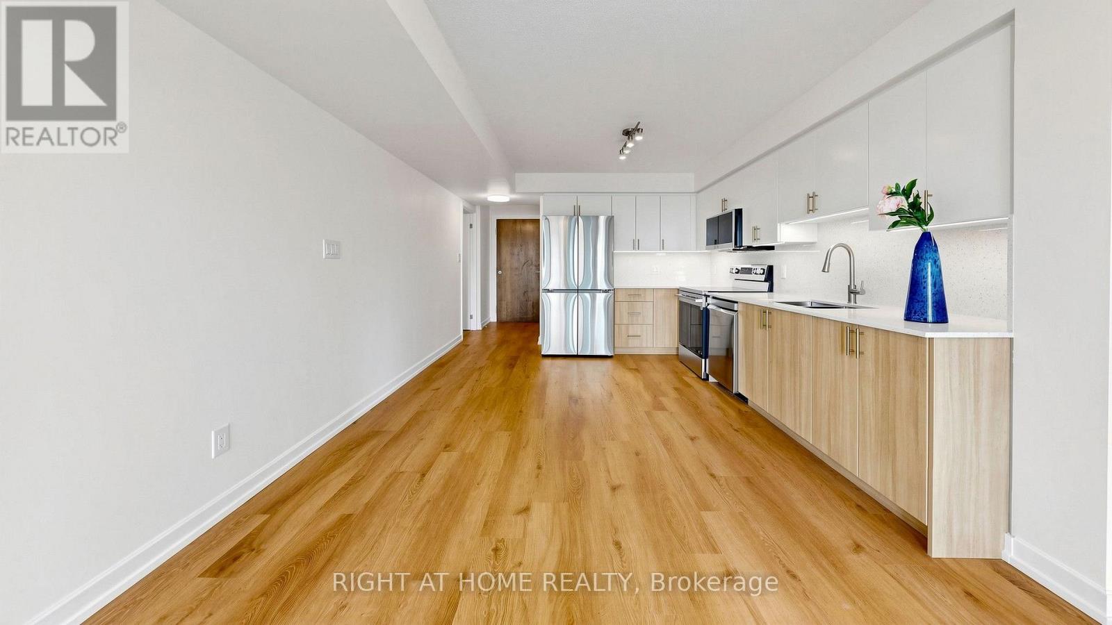 #609 33 BAY STREET - 18