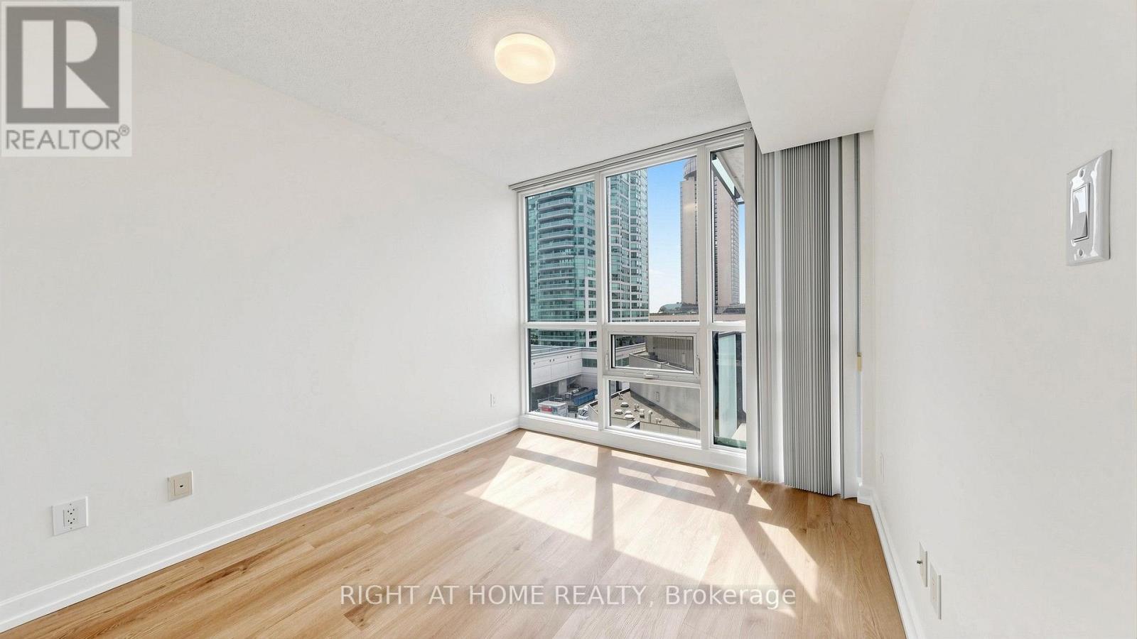 #609 33 BAY STREET - 21
