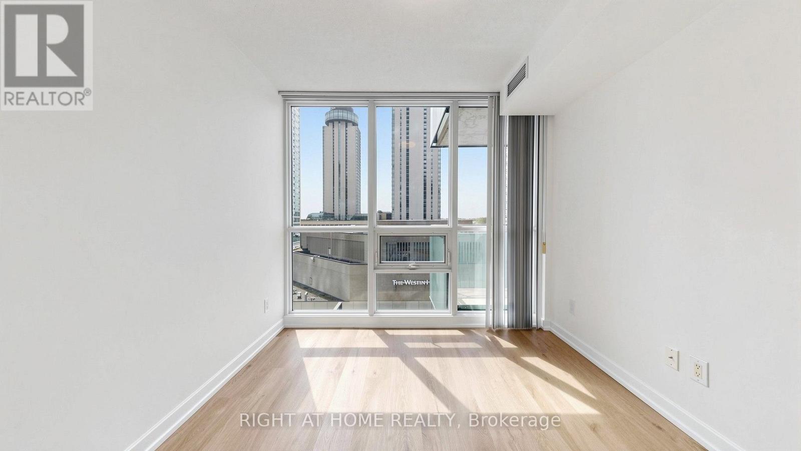 #609 33 BAY STREET - 22