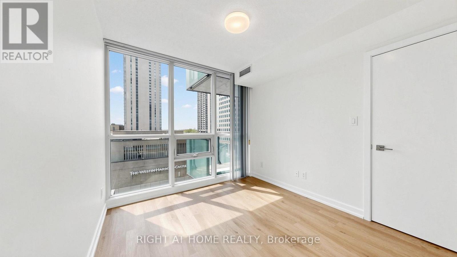 #609 33 BAY STREET - 23