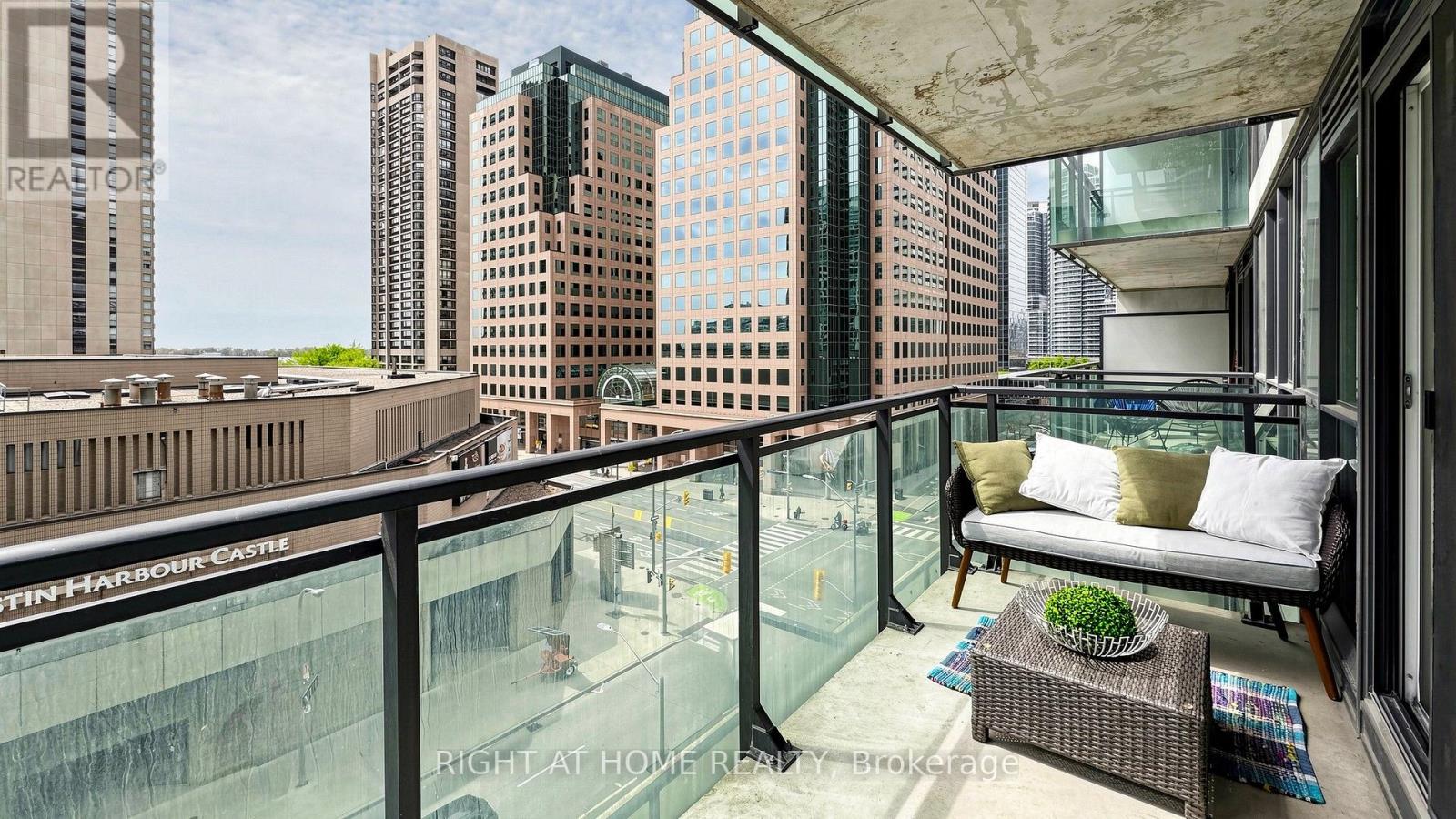 #609 33 BAY STREET - 30
