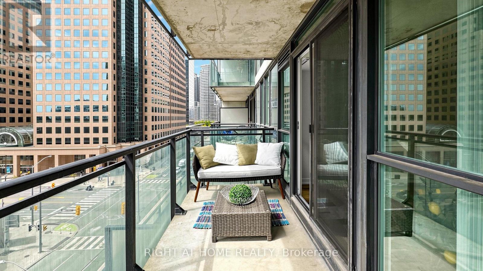 #609 33 BAY STREET - 32