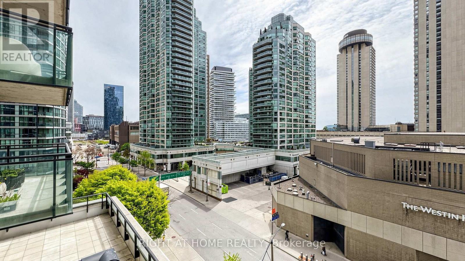 #609 33 BAY STREET - 34