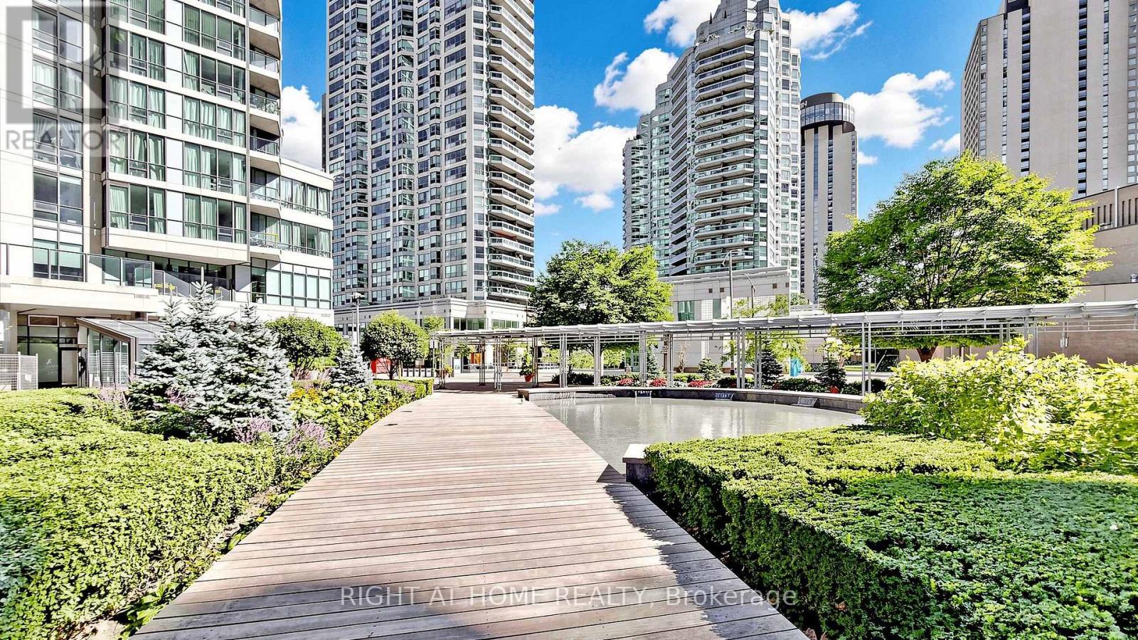 #609 33 BAY STREET - 45