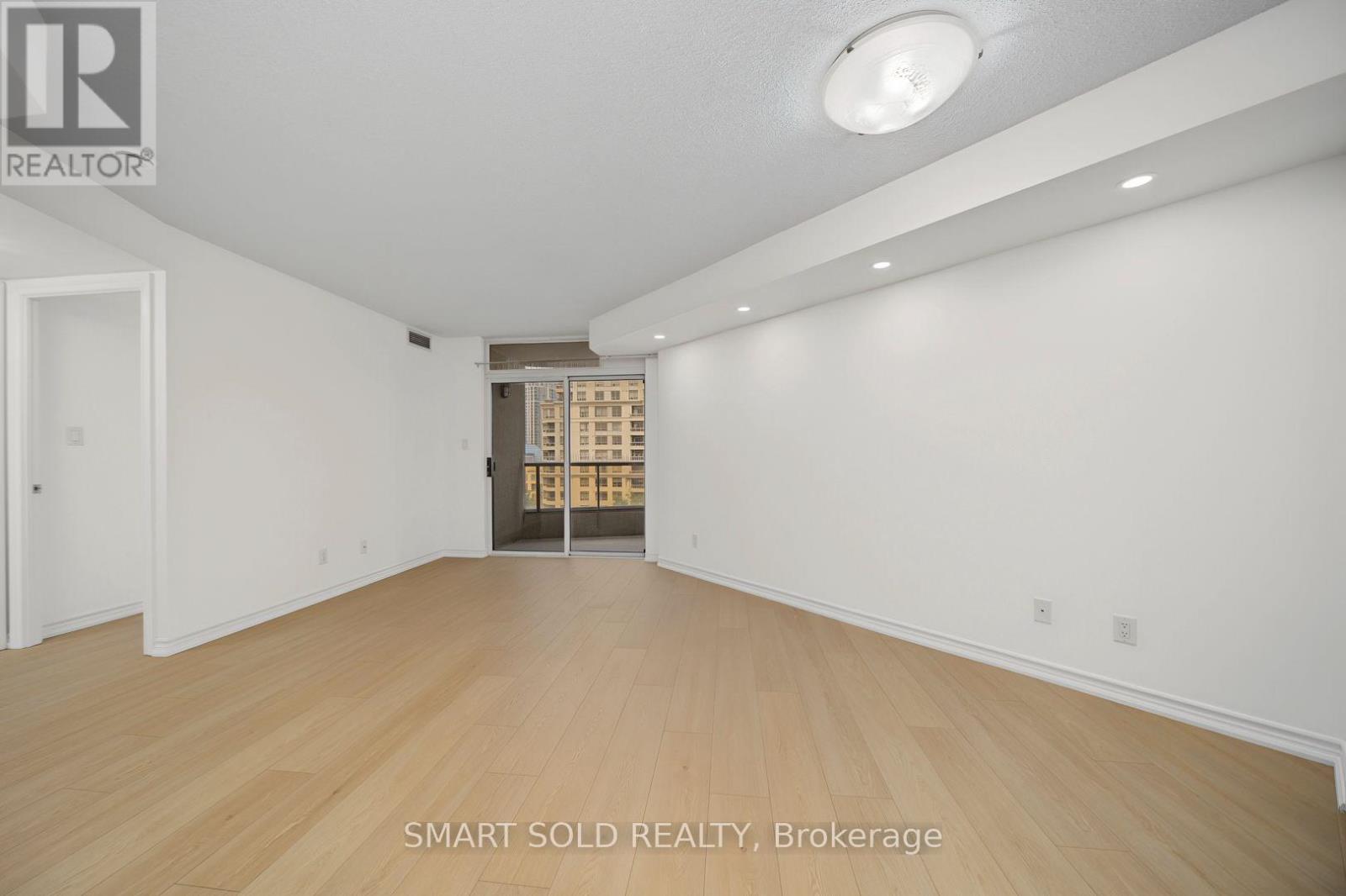#801 3880 DUKE OF YORK BOULEVARD - Image 11