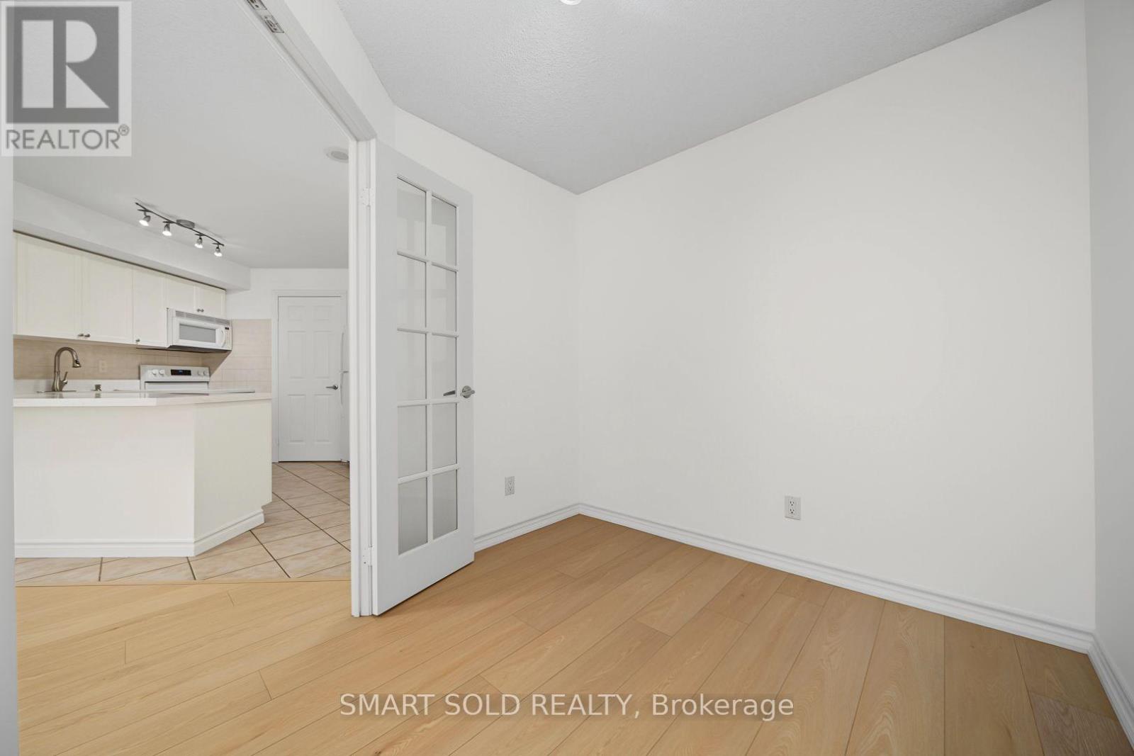 #801 3880 DUKE OF YORK BOULEVARD - Image 13
