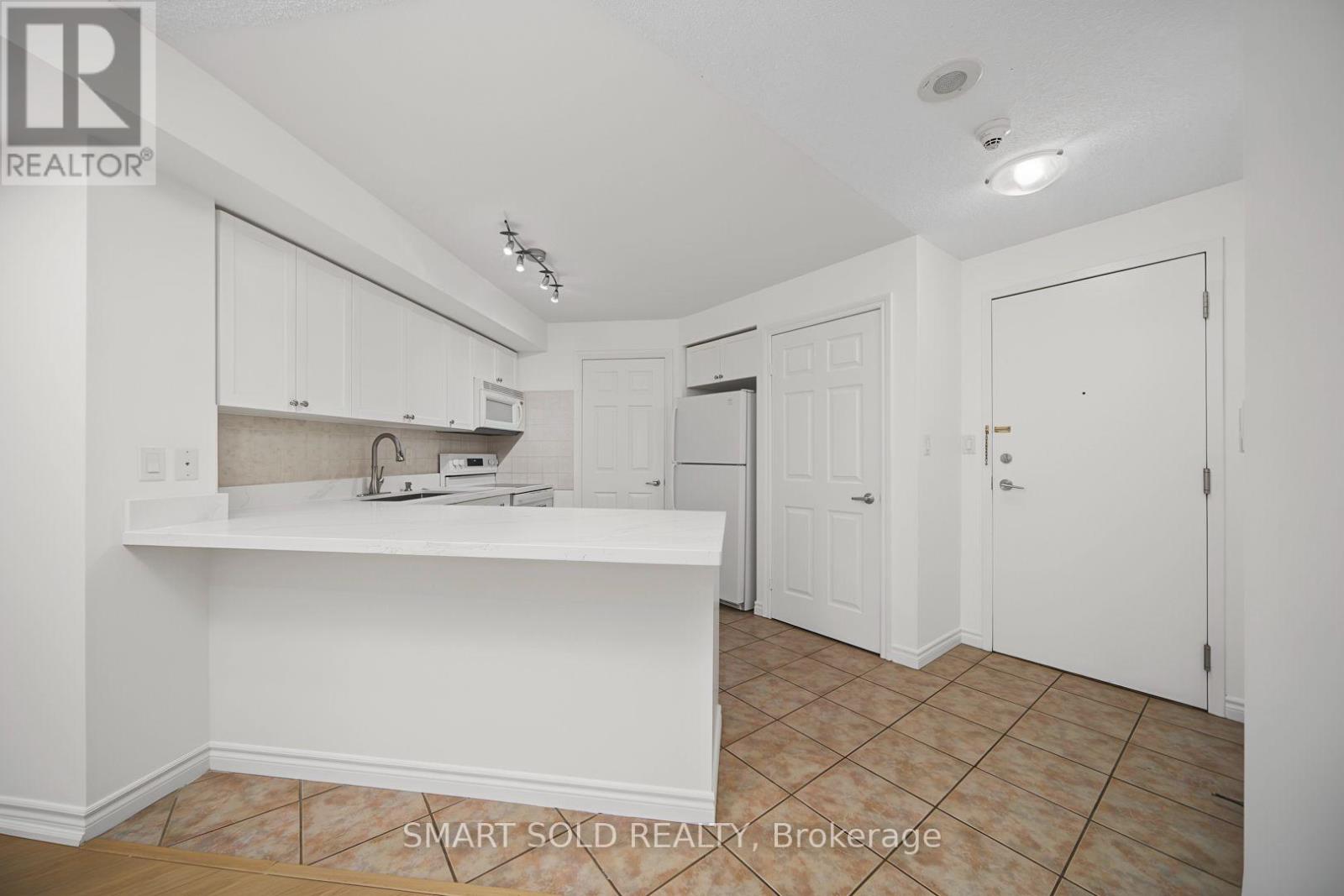 #801 3880 DUKE OF YORK BOULEVARD - Image 25