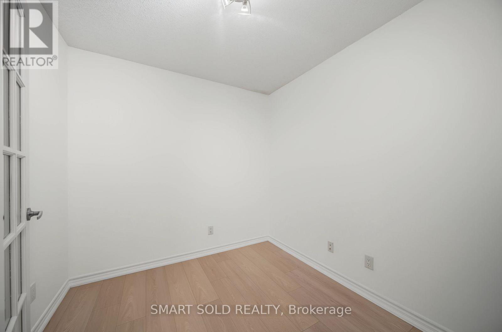 #801 3880 DUKE OF YORK BOULEVARD - Image 29