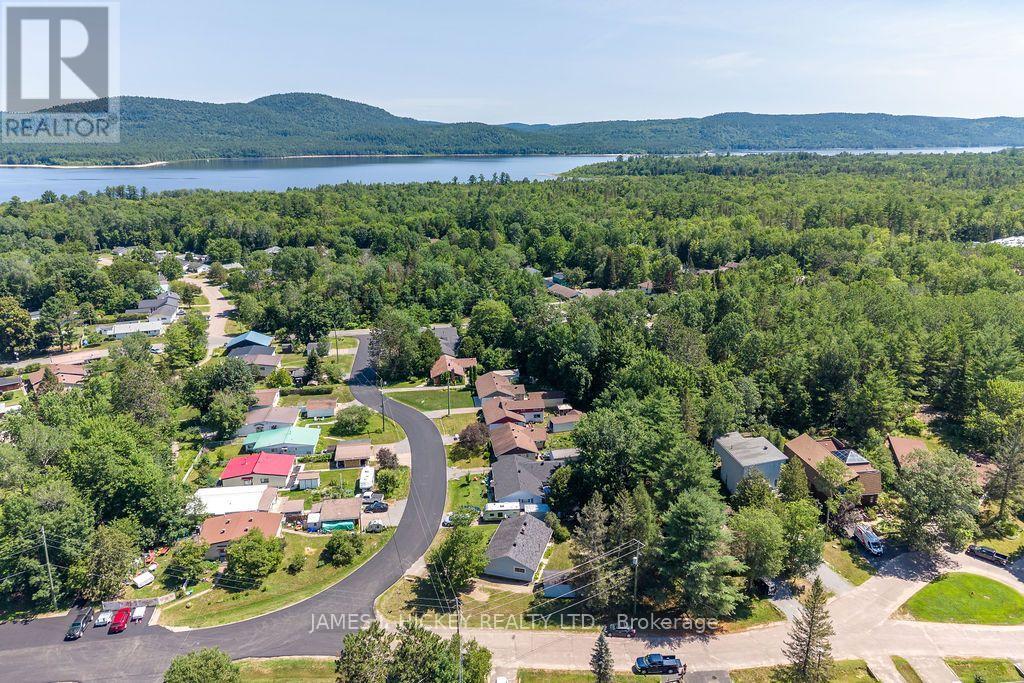 88 GLENDALE AVENUE - 25
