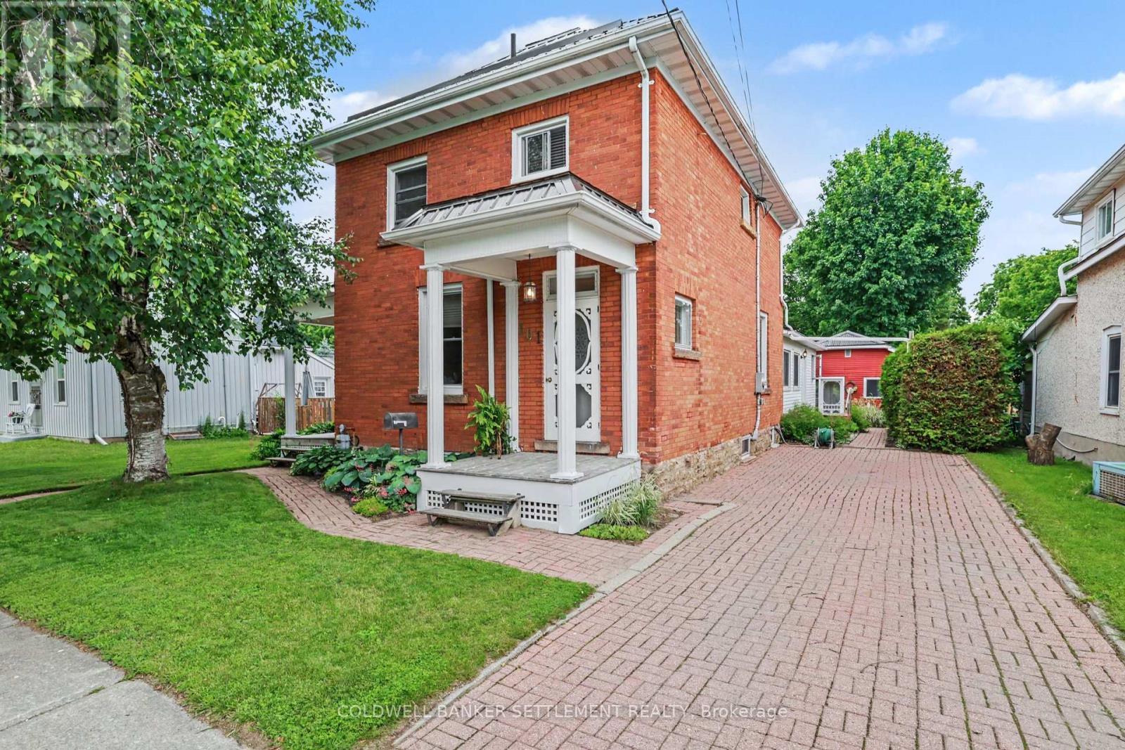 101 DRUMMOND STREET E - 1