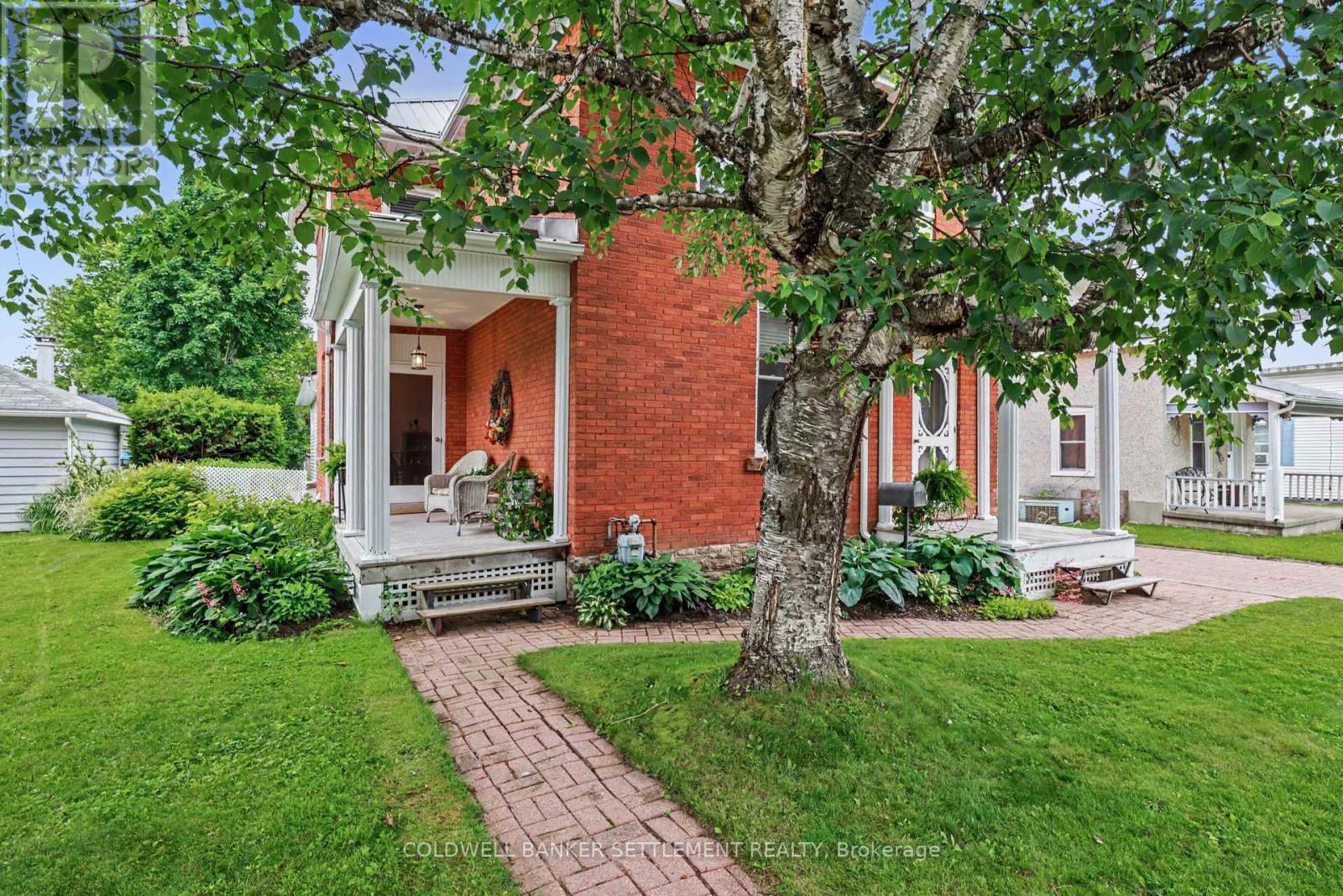101 DRUMMOND STREET E - 2