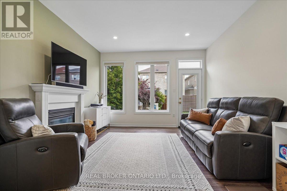 90 ERSKINE DRIVE - 11