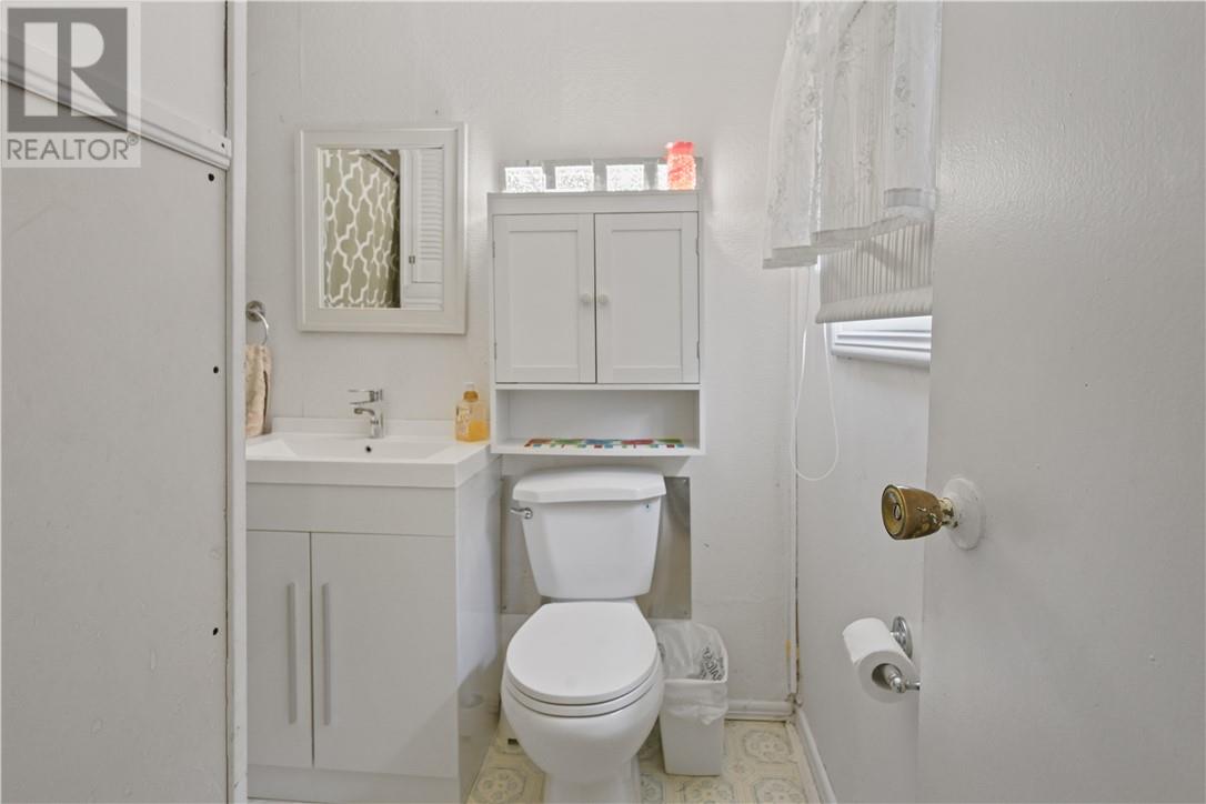 41 GRAHAM Road - Image 32