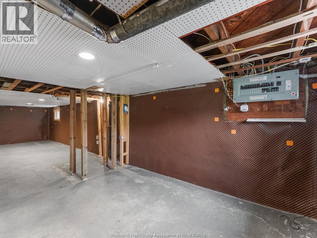 558 ELM - 19