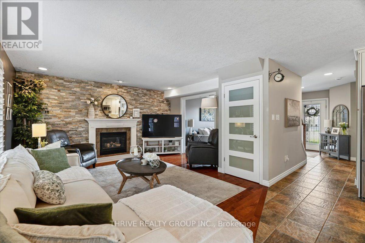 1571 BLACKMAPLE CRESCENT - 11