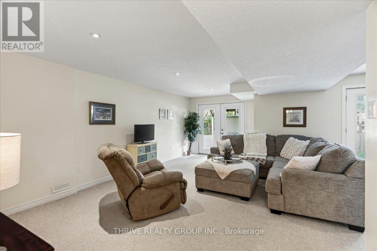 1571 BLACKMAPLE CRESCENT - 31
