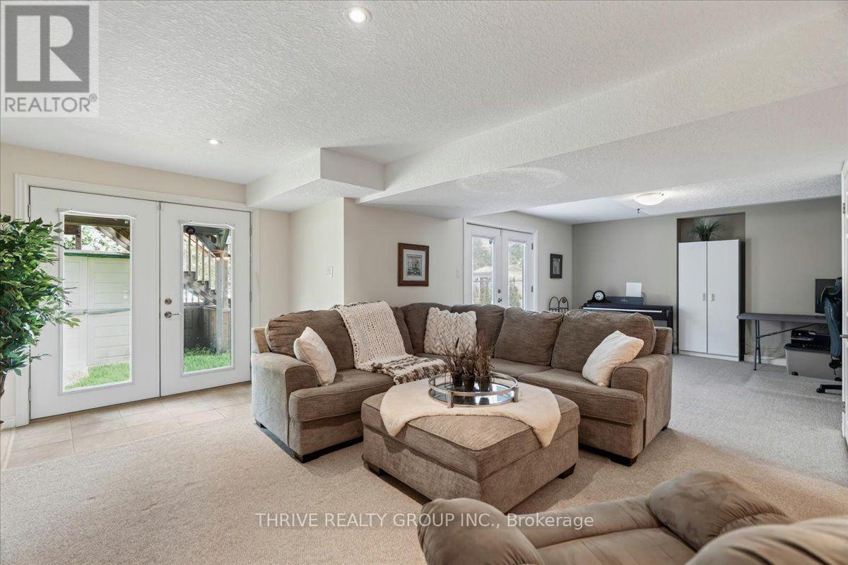1571 BLACKMAPLE CRESCENT - 32
