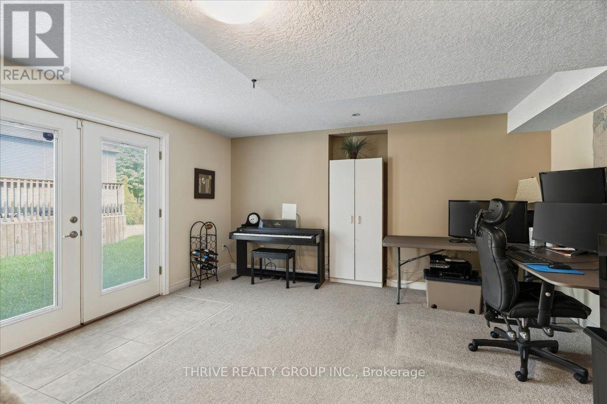 1571 BLACKMAPLE CRESCENT - 33