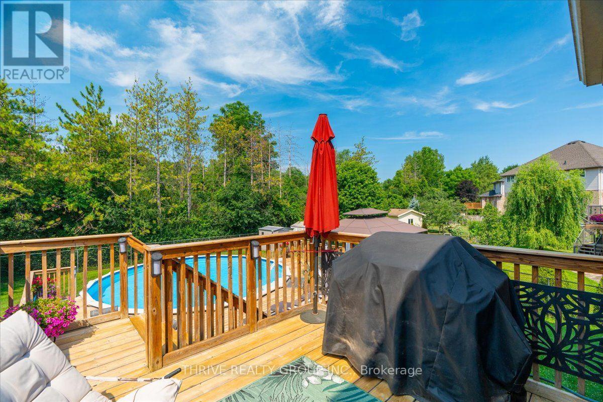 1571 BLACKMAPLE CRESCENT - 35