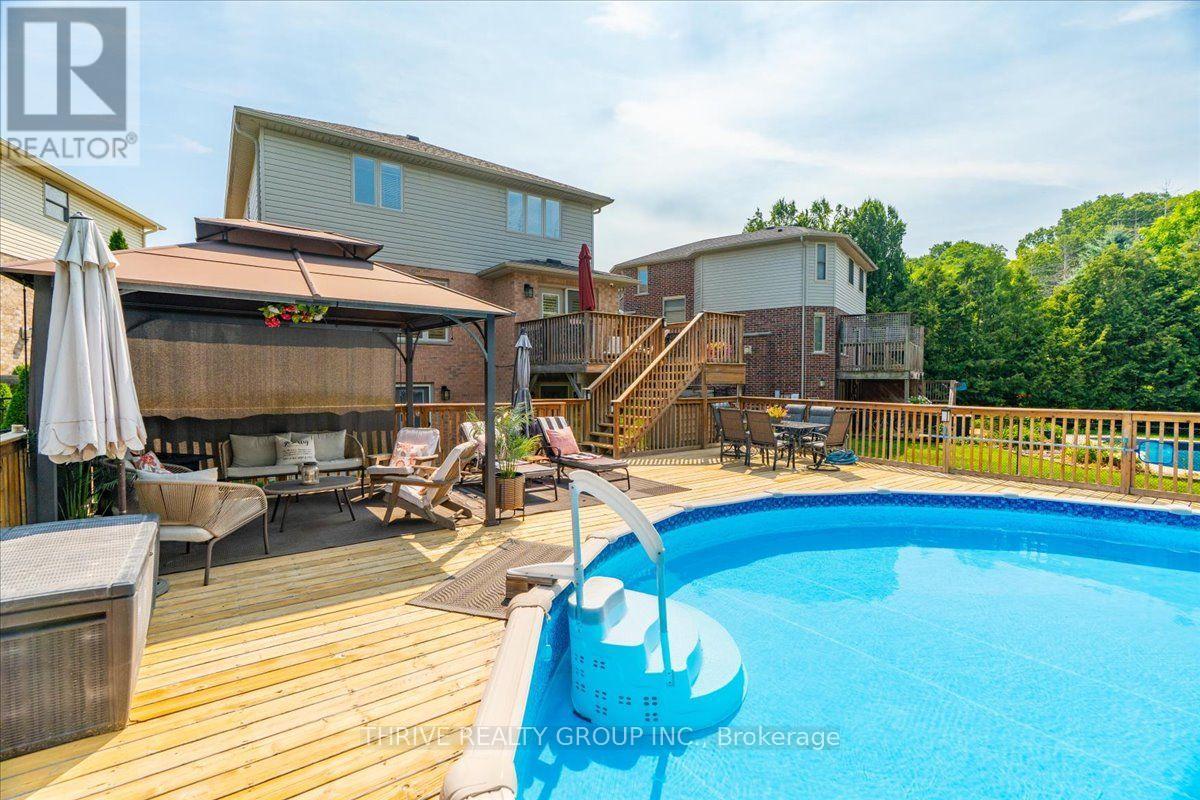1571 BLACKMAPLE CRESCENT - 43