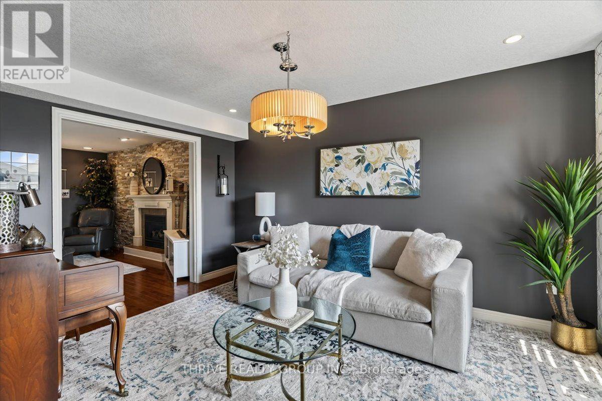 1571 BLACKMAPLE CRESCENT - 7