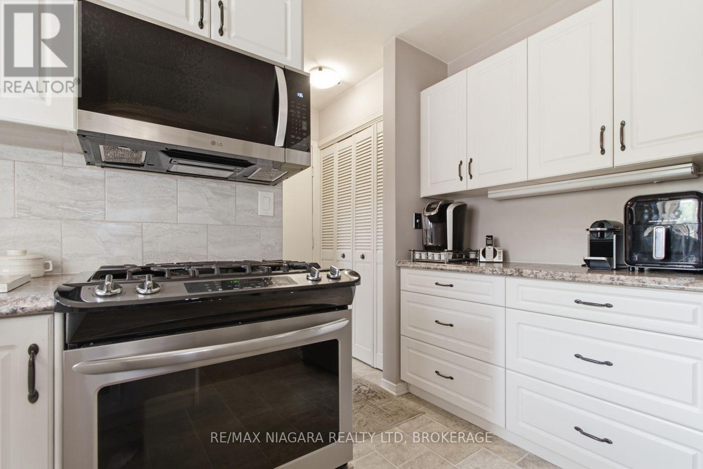82 LAKESHORE ROAD - 10