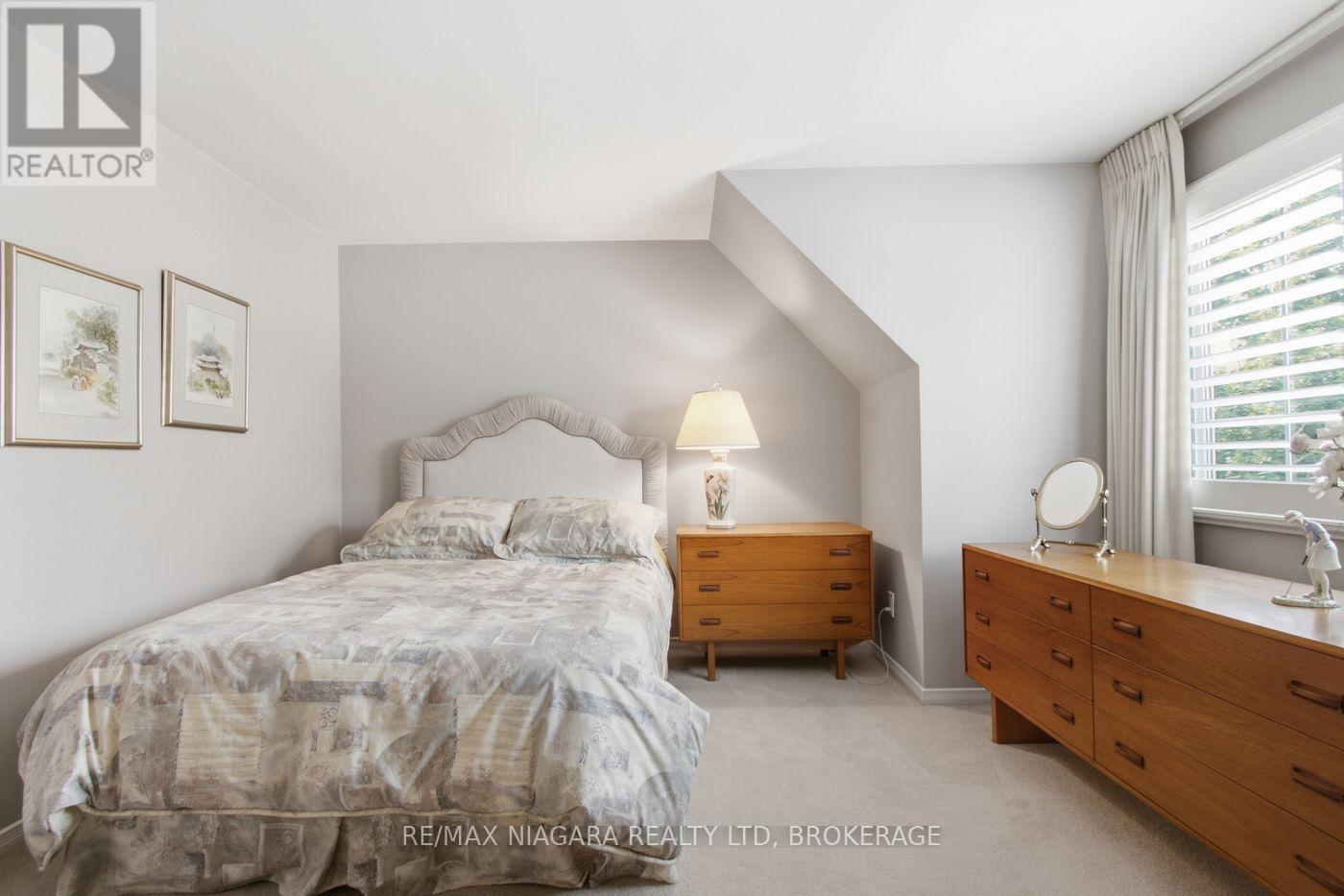 82 LAKESHORE ROAD - 13